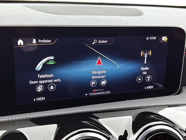Mercedes-Benz A-KLASSE 160 Business Solution AMG 5 Spaaks lichtmetalen velgen AMG | MUBX wide screen | Navigatie | Parking support met camera achter | Inclusief 24 maanden MB Certified garantie voor Europa.