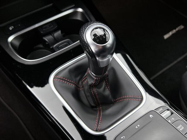 Mercedes-Benz A-KLASSE 160 Business Solution AMG 5 Spaaks lichtmetalen velgen AMG | MUBX wide screen | Navigatie | Parking support met camera achter | Inclusief 24 maanden MB Certified garantie voor Europa.