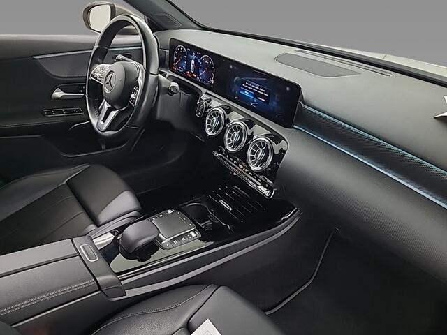 Mercedes-Benz A-KLASSE 200 Business Solution Luxury 1e-Eig. & Dealer-Onderh. BOVAG-Garantie. NL-Auto.