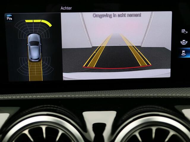 Mercedes-Benz A-KLASSE 180 Business Solution AMG AMG Line | Night Pakket | Panorama Schuif-Kanteldak |Sfeerverlichting | Ledkoplampen | Apple CarPlay | Achteruitrijcamera. Inclusief 24 maanden Mercedes-Benz Certified garantie voor Europa.