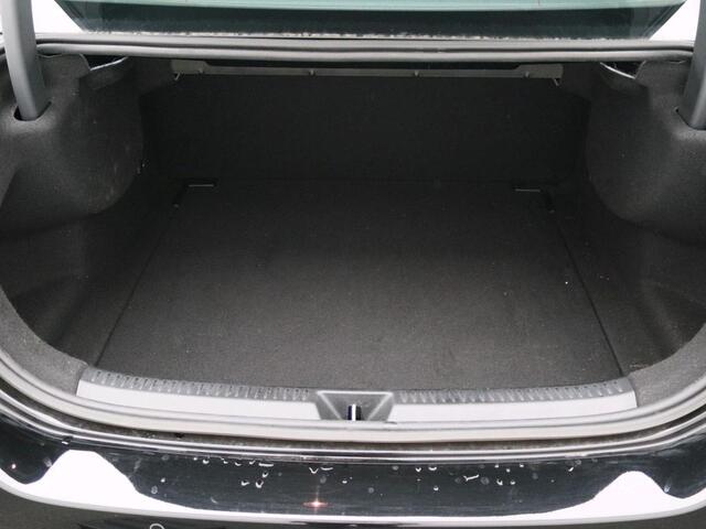 Mercedes-Benz A-KLASSE 180 Business Solution Panorama Schuif-Kanteldak | Achteruitrijcamera | Ledkoplampen | Licht- en zicht pakket | Spiegelpakket. Inclusief 24 maanden Mercedes-Benz Certified garantie voor Europa.