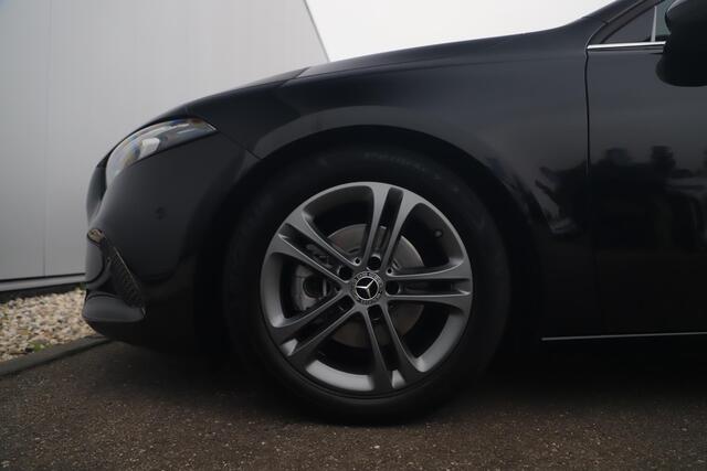 Mercedes-Benz A-KLASSE 160 Advantage Widescreen Full LED Sportstoelen Navigatie Camera Clima Cruise Carplay android 17 inch LMV Lane Assist Parkeersensor