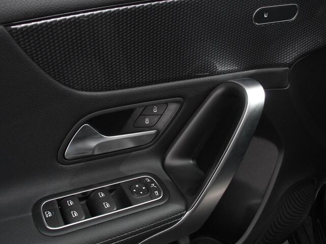 Mercedes-Benz A-KLASSE 200 Automaat Progressive Mercedes-Benz A-klasse 200 Progressive | Navigatie | Climate Control | Lane Assist | Camera | Trekhaak | DAB | LED | Verkeersbord Herkenning |