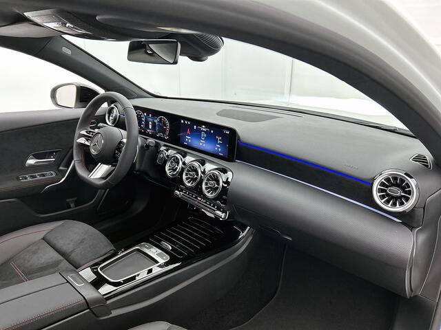Mercedes-Benz A-KLASSE 250 e Business Solution AMG | Nightpakket | Smartphone-integratie | Multibeam LED | Panoramaschuifdak | Stoelverwarming voor | Extra USB-poorten | KEYLESS GO |