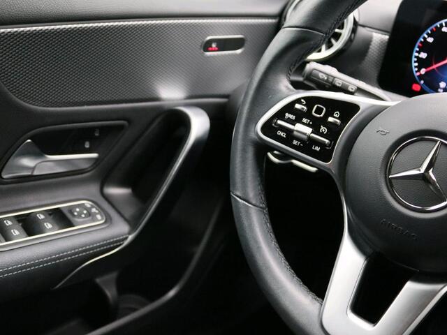 Mercedes-Benz A-KLASSE 180 Business Solution Luxury Ledkoplampemn | Sfeerverlichting | Achteruitrijcamera | Stoelverwarming Voor | Spiegelpakket. Inclusief 24 maanden MB Certified garantie voor Europa.