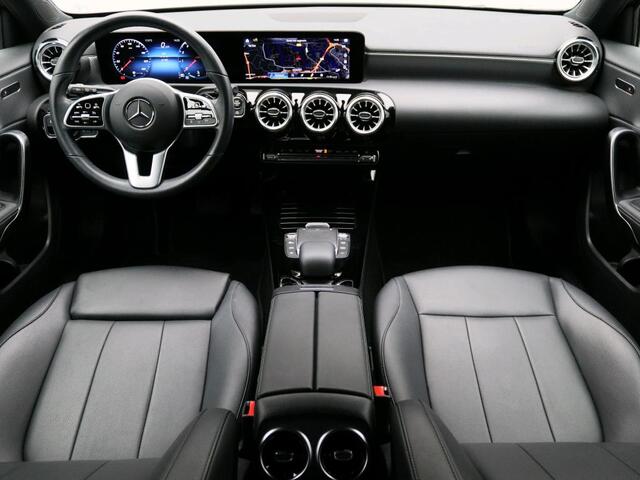 Mercedes-Benz A-KLASSE 180 Business Solution Luxury Ledkoplampemn | Sfeerverlichting | Achteruitrijcamera | Stoelverwarming Voor | Spiegelpakket. Inclusief 24 maanden MB Certified garantie voor Europa.