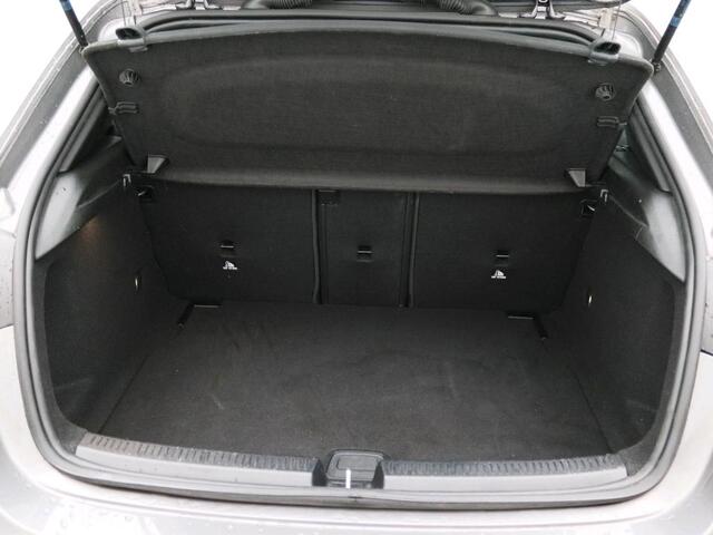 Mercedes-Benz A-KLASSE 180 Business Solution Luxury Ledkoplampemn | Sfeerverlichting | Achteruitrijcamera | Stoelverwarming Voor | Spiegelpakket. Inclusief 24 maanden MB Certified garantie voor Europa.