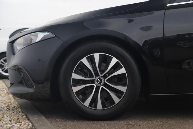 Mercedes-Benz A-KLASSE 180 d Business Solution Automaat Half Leder Sportstoelen Widescreen Navigatie Carplay Android Clima Cruise Achteruitrijcamera Getint Glas