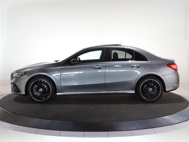 Mercedes-Benz A-KLASSE 250e Business Solution AMG | Panoramaschuifdak | Night | Achteruitrijcamera| Stoelverwarming voor | LED koplampen |