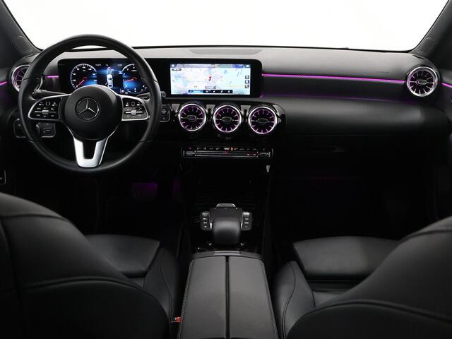Mercedes-Benz A-KLASSE 180 Business Solution Luxury | Trekhaak | Stoelverwarming | Widescreen | Achteruitrijcamera |