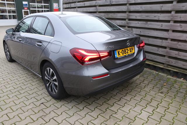 Mercedes-Benz A-KLASSE 180 Business Solution / Navi / Climate / Stoelverwarming