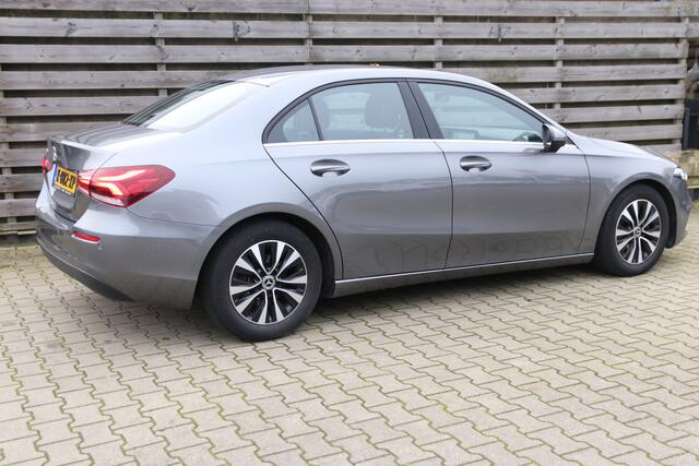 Mercedes-Benz A-KLASSE 180 Business Solution / Navi / Climate / Stoelverwarming
