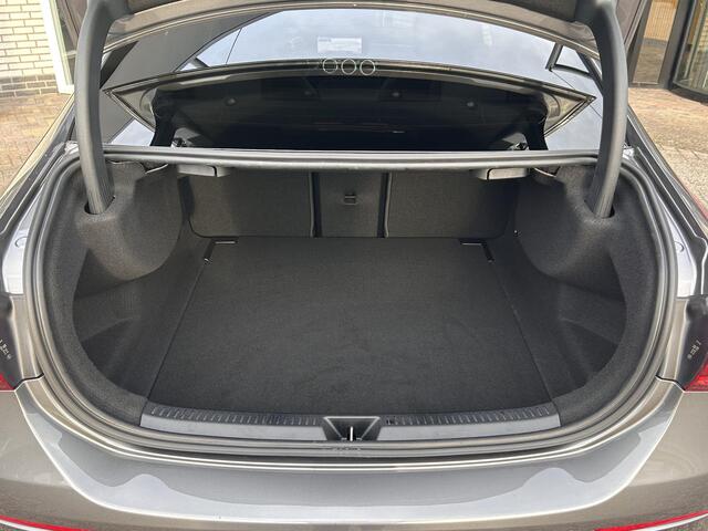 Mercedes-Benz A-KLASSE 180 Star Edition AMG Line | Panoramadak | Stoelverwarming | Cruise Control