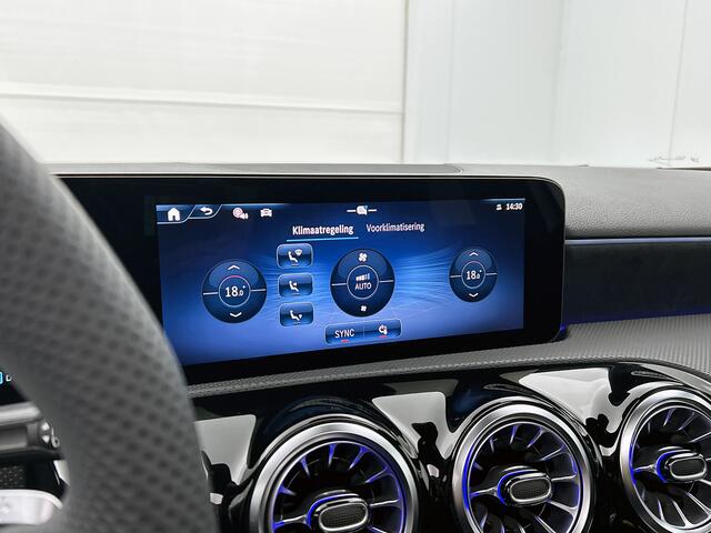 Mercedes-Benz A-KLASSE 250 e Business Solution AMG | Nightpakket | Panoramaschuifdak | Multibeam LED | Stoelverwarming voor | Smartphone integratie | KEYLESS GO | Extra USB-poorten |