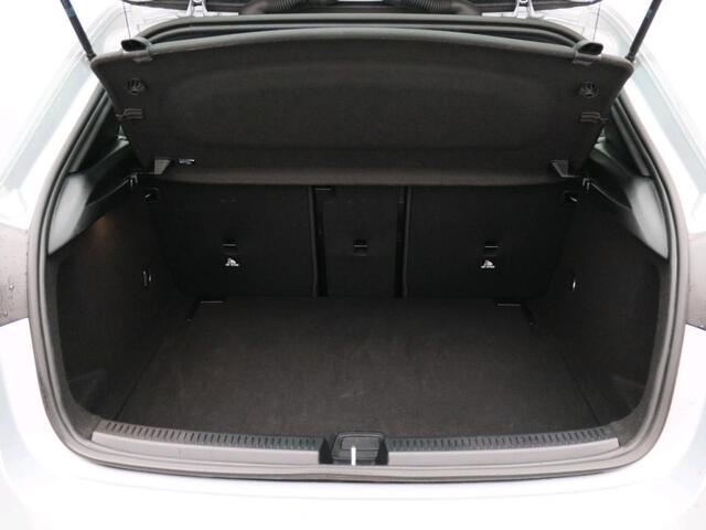 Mercedes-Benz A-KLASSE 180 AMG Star Edition AMG Line | Ledkoplampen | Apple CarPlay | Licht- en zicht pakket | Keyless-Go | Spiegel Pakket | Stoelverwarming. Inclusief 24 maanden MB Certified garantie voor Europa.