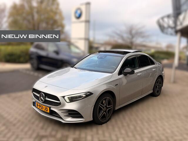 Mercedes-Benz A-KLASSE 250 e Advantage AMG | Panoramadak | Burmester | Stoelverwarming | Memory Seat | Cruise Control | Camera | Apple Carplay | Ambiance Verlichting | Night Pakket | Keyless |