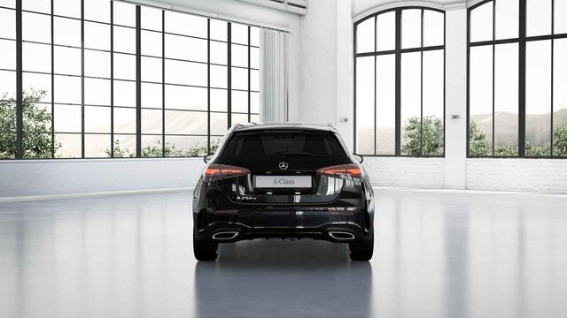 Mercedes-Benz A-KLASSE 250e Business Solution AMG | Panoramaschuifdak | Premium Plus | 19"AMG-velgen | Head-up display | Dodehoekassistent |
