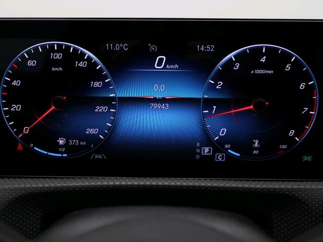 Mercedes-Benz A-KLASSE 180 Business Solution AMG AMG Line | Night Pakket | Panorama Schuif-Kanteldak |Memory Voorstoelen |Sfeerverlichting | Achteruitrijcamera | MultiBeam Ledkoplampen. Inclusief 24 maanden Mercedes-Benz Certified garantie voor Europa.