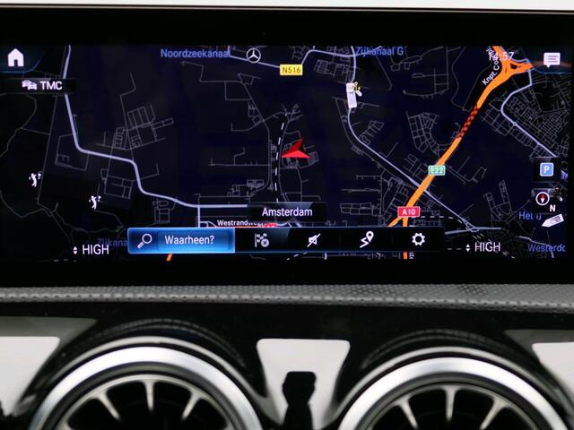 Mercedes-Benz A-KLASSE 180 Business Solution AMG AMG Line | Night Pakket | Panorama Schuif-Kanteldak |Memory Voorstoelen |Sfeerverlichting | Achteruitrijcamera | MultiBeam Ledkoplampen. Inclusief 24 maanden Mercedes-Benz Certified garantie voor Europa.