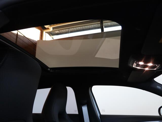 Mercedes-Benz A-KLASSE 180 Business Solution AMG | AMG Line Plus | Nightpakket | Panoramadak | Head-up display | Stoelverwarming | 360° camera | Dodehoek assistent |