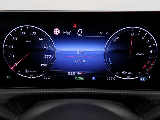 Mercedes-Benz A-KLASSE 250 e Business Solution AMG AMG Line | NIght Pakket | Panorama Schuif-Kanteldak | Sfeerverlichting | Head-up display | Apple CarPlay | Keyless-Go | Dodehoekassistent. Inclusief 24 maanden Mercedes-Benz Certified garantie voor Europa.