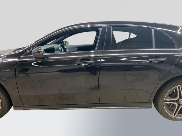 Mercedes-Benz A-KLASSE 250 e AMG Line | Stoelverwarming | Navigatie | Getint glas | PDC | Climate contol