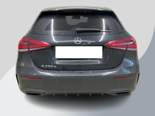 Mercedes-Benz A-KLASSE 250 e AMG Line | Stoelverwarming | Navigatie | Getint glas | PDC | Climate contol