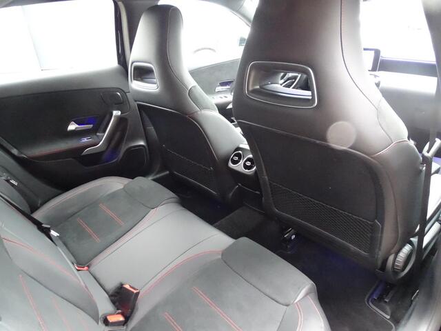 Mercedes-Benz A-KLASSE 220 Launch Edition Premium AMG NAVIGATIE|SFEERVERLICHING|AMG-LINE|PARKEER SENSOREN|STOELVERWARMING|LED KOPLAMPEN|NEDERLANDSE AUTO|