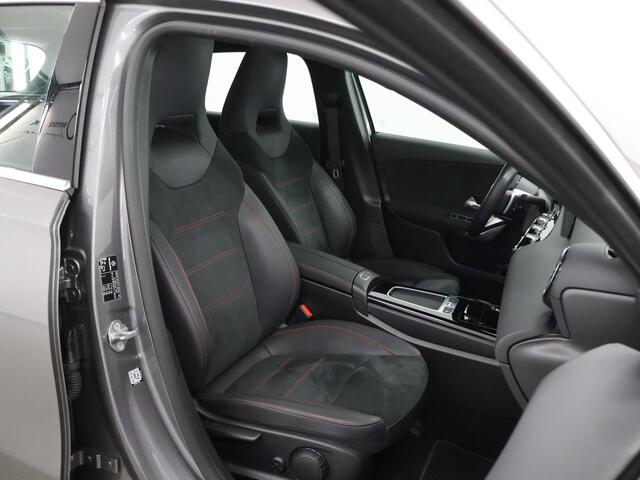 Mercedes-Benz A-KLASSE 250 e AMG Line | Achteruitrijcamera | Panoramadak | Stoelverwarming | Sfeerverlichting |