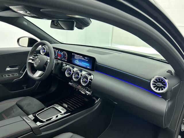 Mercedes-Benz A-KLASSE 250 e Business Solution AMG | Nightpakket | Stoelverwarming vooraan | Smartphone-integratie | Panoramaschuifdak | Multibeam LED | Extra USB-poorten | KEYLESS GO |