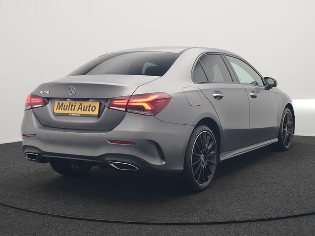 Mercedes-Benz A-KLASSE 250 e Business Solution AMG Limited Plug In Hybrid 218pk PHEV | Adaptive Cruise | Head Up | Multi Beam LED | Alcantara Sportstoelen Verwarmd | Night Pakket | Sfeerverlichting | MBUX | Apple Carplay | Widescreen Navi | 19"L.M | Mountaingrau Magno |