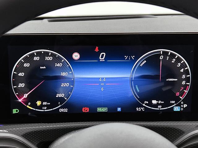 Mercedes-Benz A-KLASSE 250 e Business Solution AMG | AMG Line Plus pakket | Smartphone-integratie | Head-up display | Panoramaschuifdak | Augmented Reality navigatie | Multibeam LED | 360°-camera | 19 inch AMG veglen |