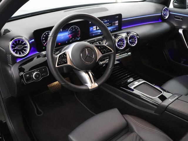 Mercedes-Benz A-KLASSE 180 Star Edition Luxury Line Widescreen | Stoelverwarming | Keyless | High Peformance LED koplampen |