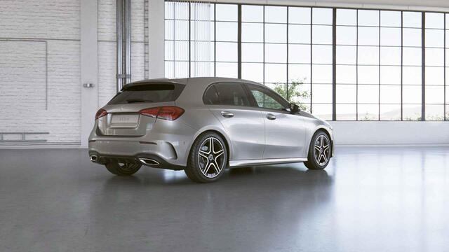 Mercedes-Benz A-KLASSE 180 Business Solution AMG | Night | Panoramadak | Widescreen | Stoelverwarming | Sfeerverlichting |