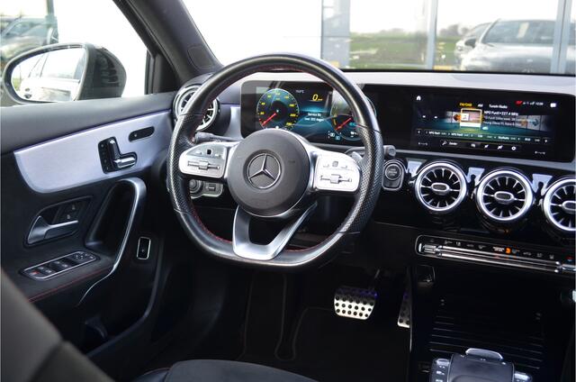 Mercedes-Benz A-KLASSE 250 e AMG Limited Panoramadak | Sfeerv. | Elek.St.geheugen | Camera | Carplay | Mbux