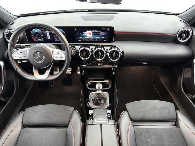 Mercedes-Benz A-KLASSE 160 Advantage | AMG-line | Achteruitrijcamera | Lichtmetalen velgen | Navigatie | Parking support | Inclusief 24 maanden MB Certified garantie voor Europa.