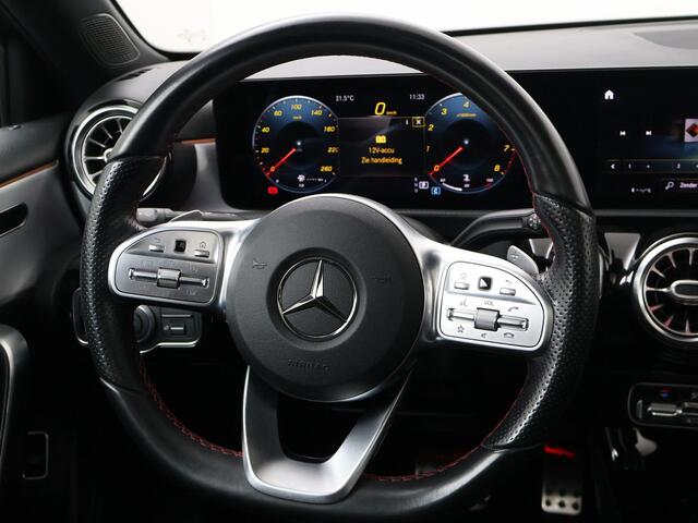 Mercedes-Benz A-KLASSE 180 Business Solution AMG Alcantara bekleding | Achteruitrijcamera | Navigatie | 18"LM velgen | Schuif- kanteldak | Stoelverwarming | PDC voor en achter |
