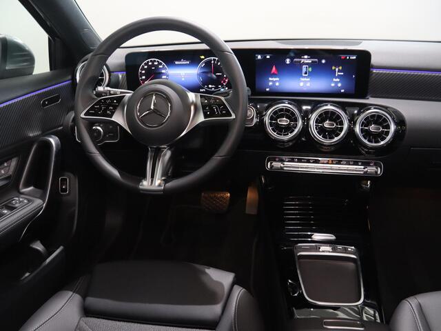 Mercedes-Benz A-KLASSE 250e Star Edition Luxury Line | Panoramaschuifdak | Stoelverwarming | Achteruitrijcamera |