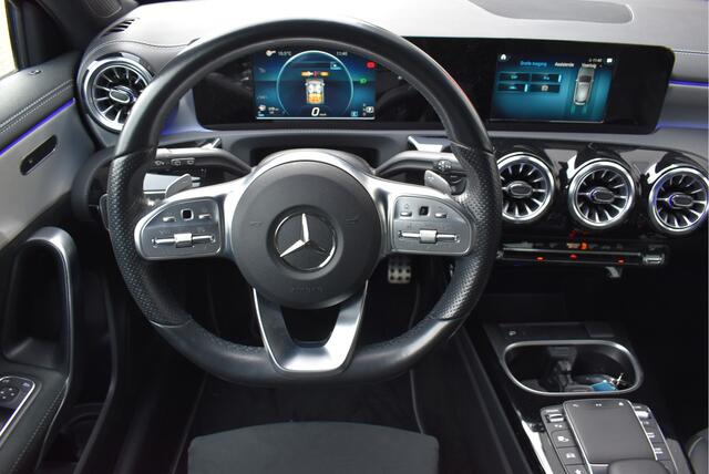 Mercedes-Benz A-KLASSE 180 AMG Line Virtual cockpit, Sfeer, Afn.Trekhaak, Cruise, Camera, Stoelverwarming, Carplay