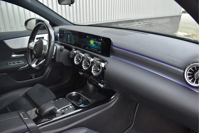 Mercedes-Benz A-KLASSE 180 AMG Line Virtual cockpit, Sfeer, Afn.Trekhaak, Cruise, Camera, Stoelverwarming, Carplay