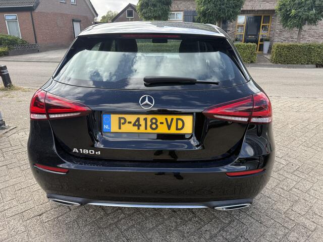 Mercedes-Benz A-KLASSE 180 d Launch Edition automaat B - Alleen exportbedrijven en handelaren
