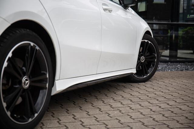 Mercedes-Benz A-KLASSE 200 Business Solution, Edition 1 AMG Upgrade , Pano dak, Adap. cruise, Sfeerverlichting,