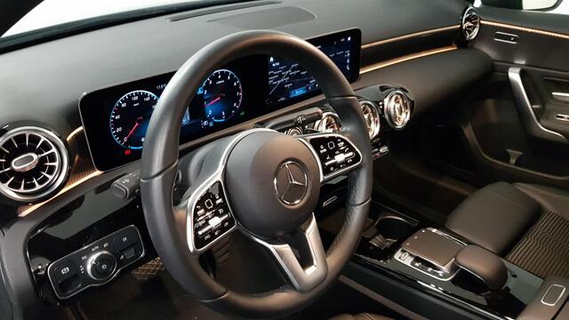 Mercedes-Benz A-KLASSE 200 Automaat Progressive Premium Pack | Navigatie | Climate Control | Camera | Sfeerlichting | Parkeer sensoren | Stoelverwarming | Led | Cruise Control