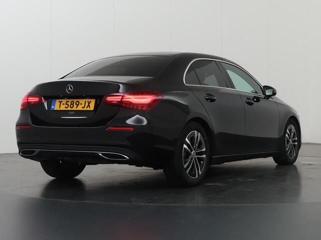 Mercedes-Benz A-KLASSE 180 Business Line | Stoelverwarming | Sfeerverlichting | Getint glas |