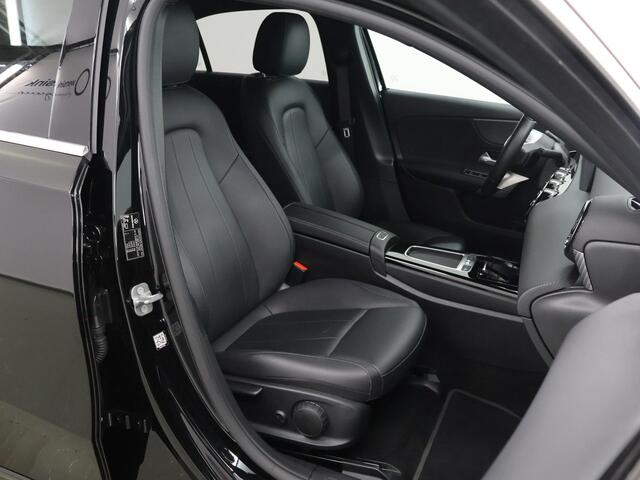 Mercedes-Benz A-KLASSE 180 Business Line | Stoelverwarming | Sfeerverlichting | Getint glas |