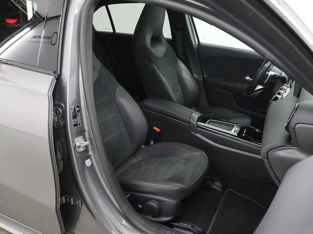 Mercedes-Benz A-KLASSE 180 AMG Line | Premium pack | Night pakket | Panoramadak | Stoelverwarming |