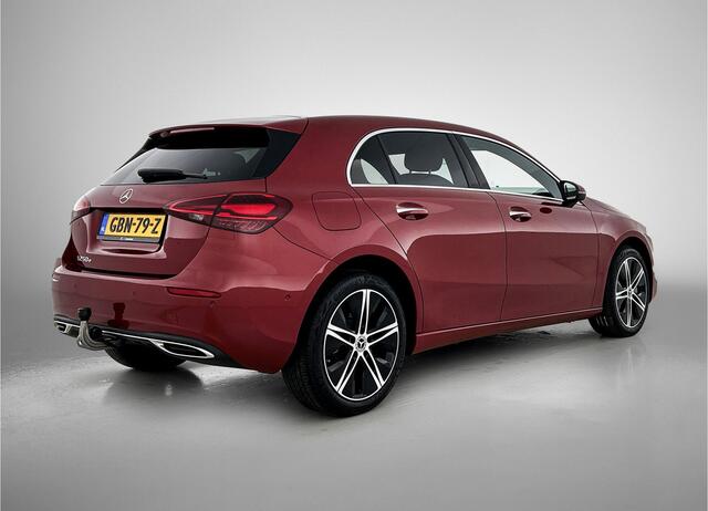 Mercedes-Benz A-KLASSE 250 e Plug-In Hybride Luxury | Trekhaak | Distronic | Keyless Go | Alarm | Stuur- en Stoelverwarming | Dode Hoek Ass | Inclusief 24 maanden Mercedes-Benz Certified garantie voor Europa.