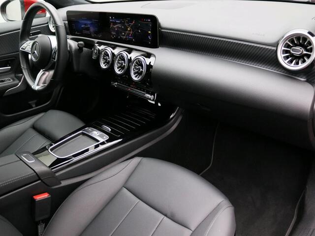 Mercedes-Benz A-KLASSE 250 e Plug-In Hybride Luxury | Trekhaak | Distronic | Keyless Go | Alarm | Stuur- en Stoelverwarming | Dode Hoek Ass | Inclusief 24 maanden Mercedes-Benz Certified garantie voor Europa.