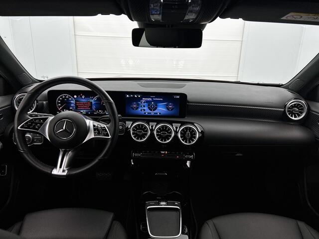 Mercedes-Benz A-KLASSE 250 e Plug-In Hybride Luxury | Trekhaak | Distronic | Keyless Go | Alarm | Stuur- en Stoelverwarming | Dode Hoek Ass | Inclusief 24 maanden Mercedes-Benz Certified garantie voor Europa.