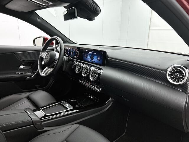 Mercedes-Benz A-KLASSE 250 e Plug-In Hybride Luxury | Trekhaak | Distronic | Keyless Go | Alarm | Stuur- en Stoelverwarming | Dode Hoek Ass | Inclusief 24 maanden Mercedes-Benz Certified garantie voor Europa.